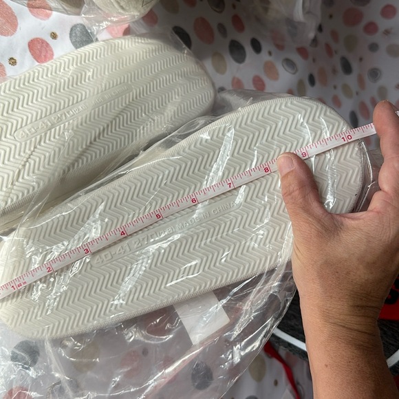 Mrs Slippers - Picture 4 of 4